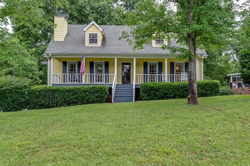 1st image of 218 Lexington Dr