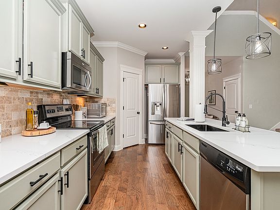 5th image of 5227 Starnes Dr