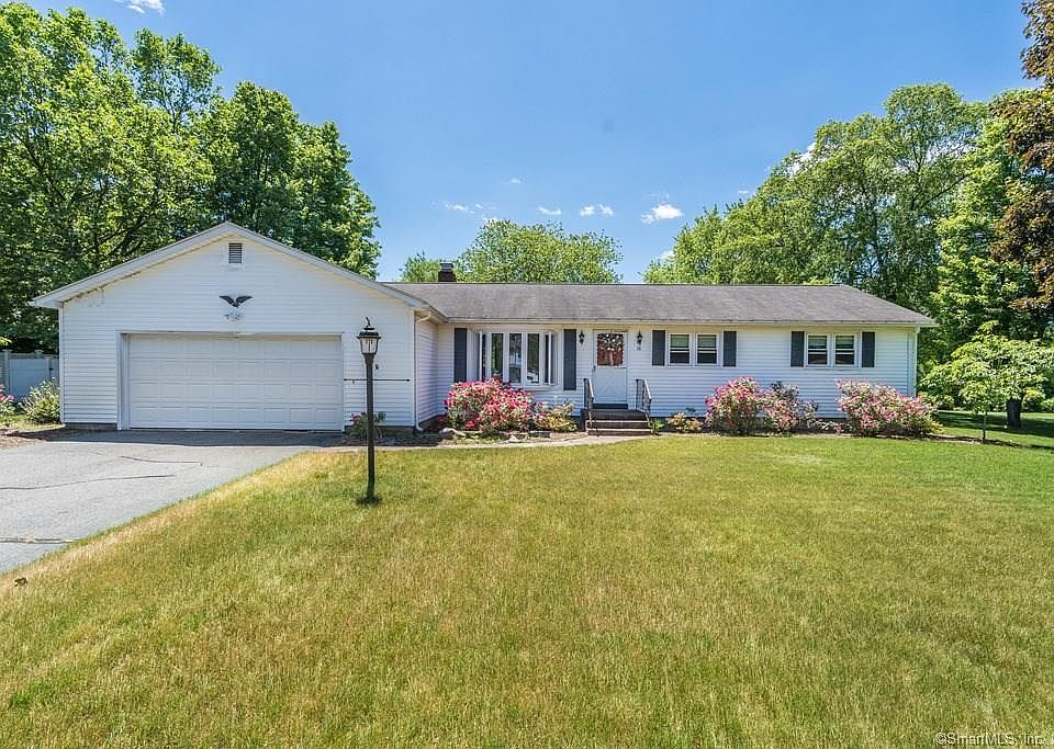 1st image of 28 Princeton Ln