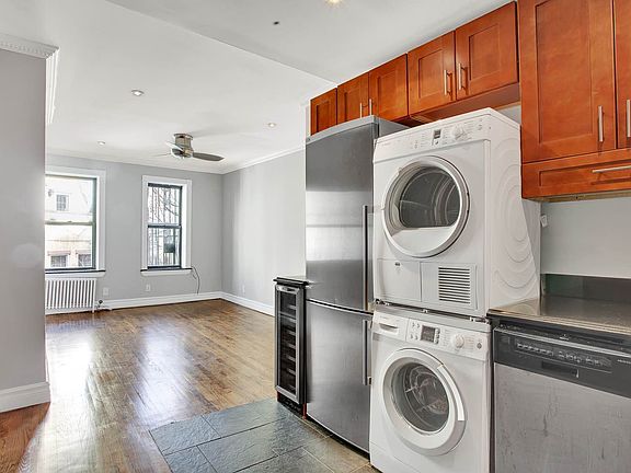 4th image of 346 E 18th St APT 4D