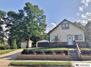1327 Ogden St, Omaha, NE 68110