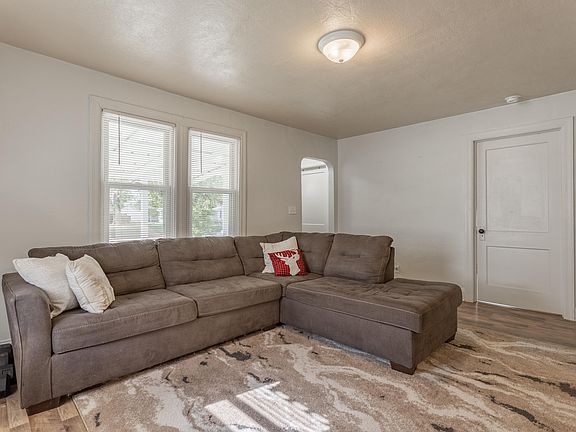 5th image of 437 W Minota Street