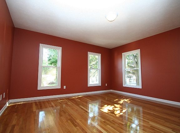 2nd image of 1039 Bridge St NW