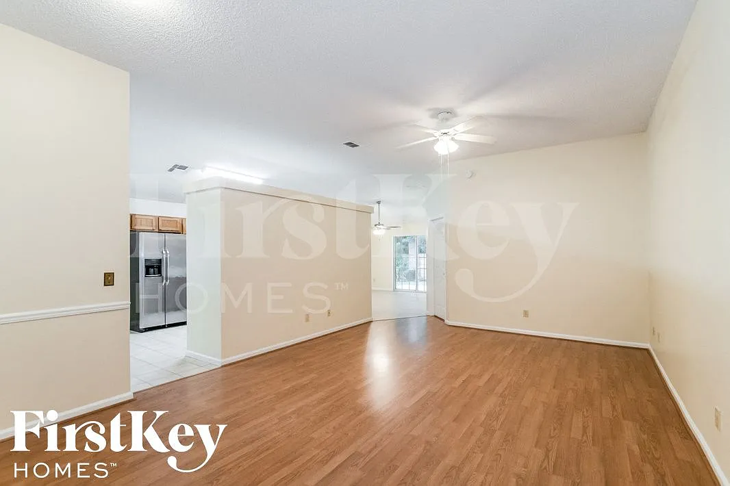 4 bed, 2.0 bath, 1847 sqft, $2,580 — Photo 2