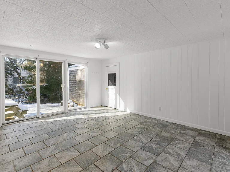 351 Swift Ave — Photo 14