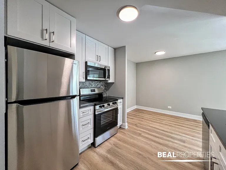 452 W Oakdale — Photo 27