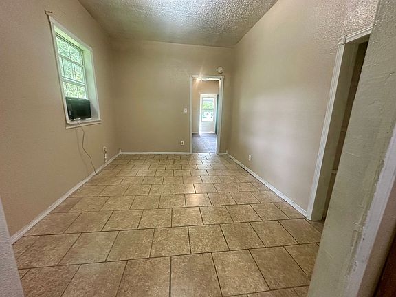 3rd image of 409 N Tucker Ave