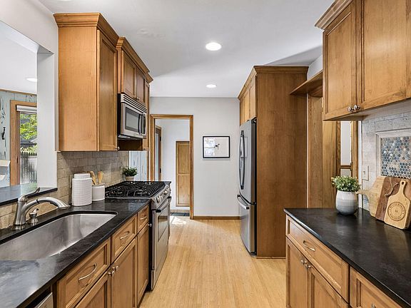 5th image of 2911 W 54th St