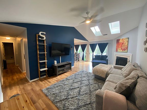 3rd image of 25 Ashburn Ct Unit W2