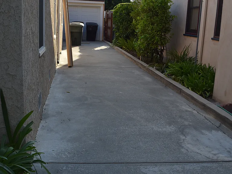 423 S Indiana St — Photo 28