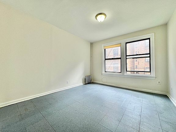 5th image of 2322 Loring Pl N APT 3D
