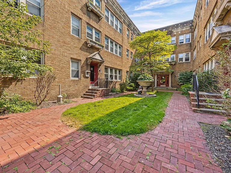 1625 East Ave — Photo 27
