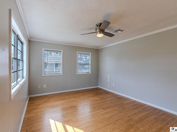 3rd image of 119 Fairlane Dr