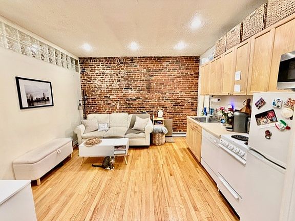 2nd image of 40 Anderson St APT 11