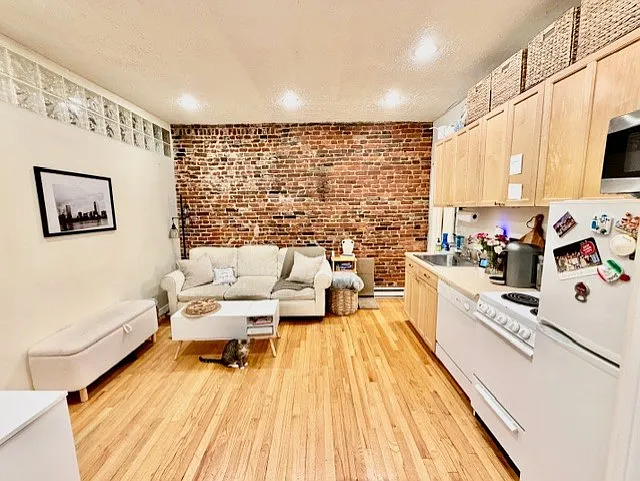 Building Photo - 40 Anderson St #11