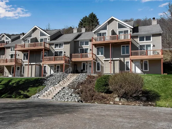 522 Deer Crossing Rd, Ellicottville, NY 14731