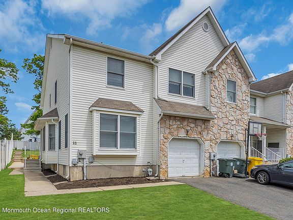 3rd image of 15 N Crest Place