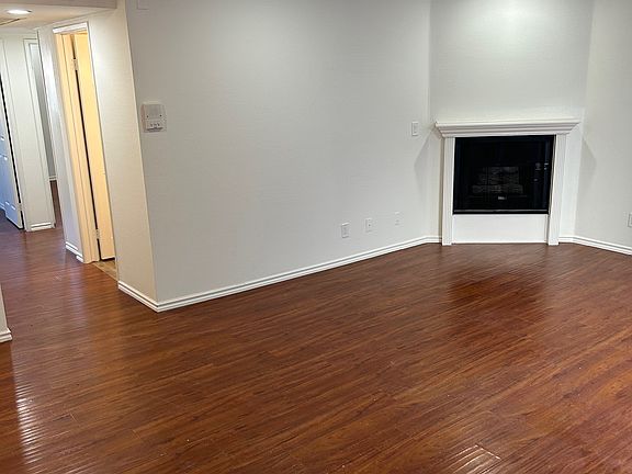 4th image of 12151 Moorpark St APT 102