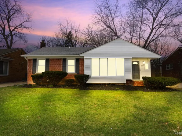 23509 Parklawn St, Oak Park, MI 48237