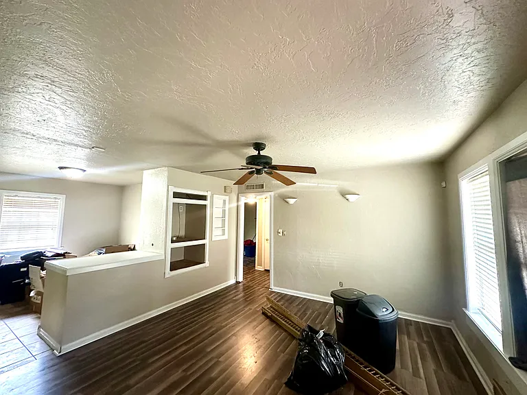 1405 Carlisle Ct — Photo 15