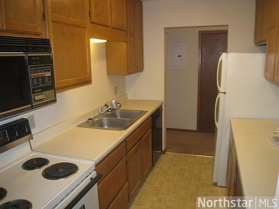 3rd image of 2601 Kenzie Ter APT 201
