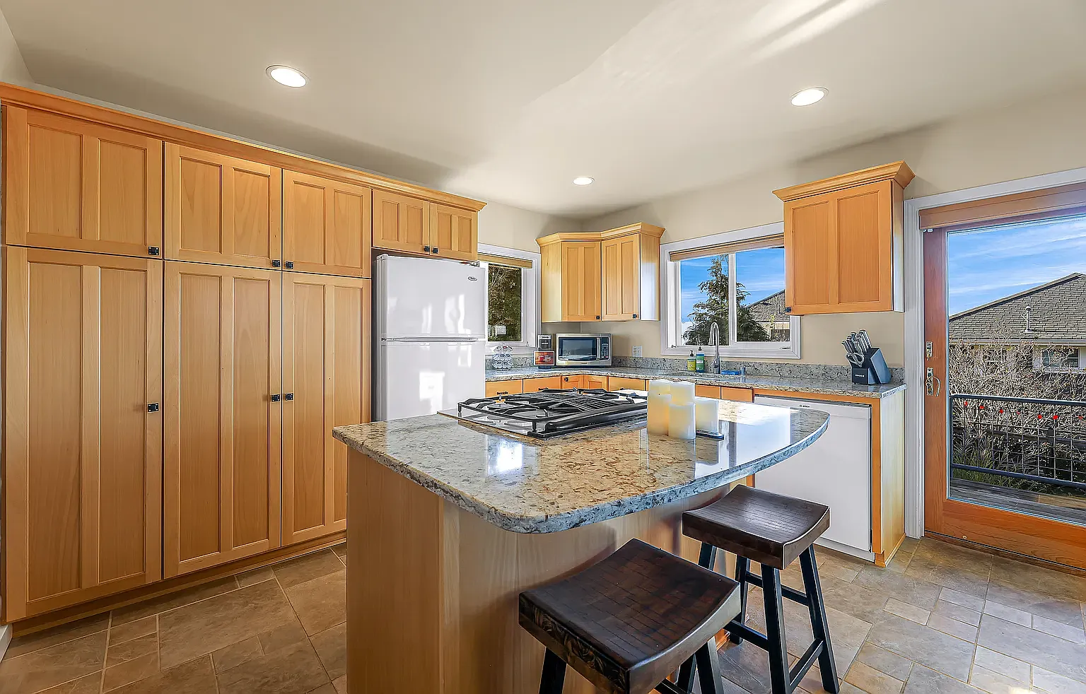 2 bed, 1200 sqft, $3,800 — Photo 4