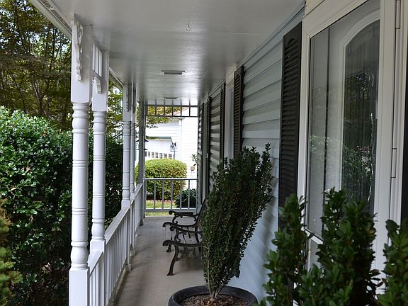 5th image of 11827 Parliament Dr