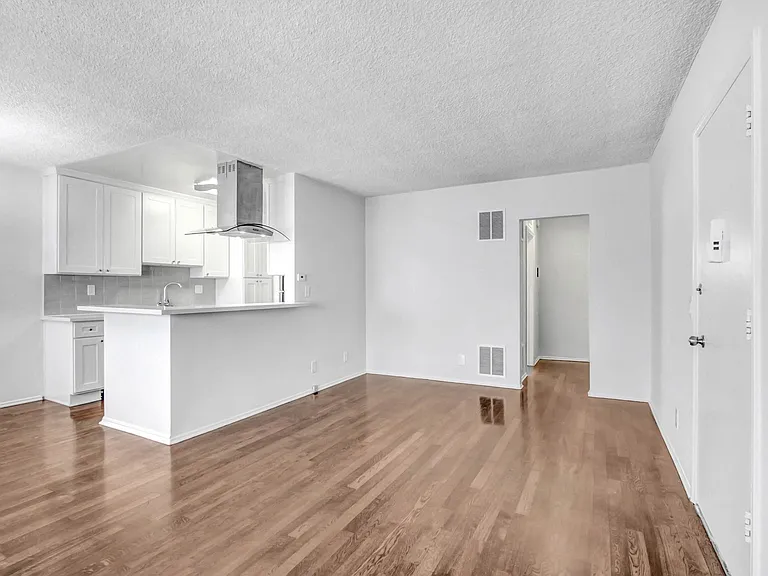 113 N Gale Dr — Photo 25