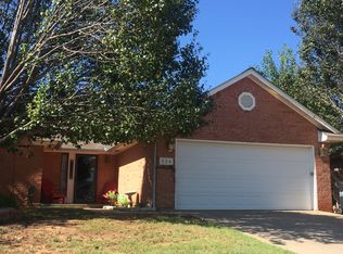 536 Fire Light Dr, Moore, OK 73160