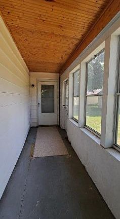 3rd image of 409 E Sanborn St