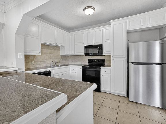 5th image of 2601 S University Dr