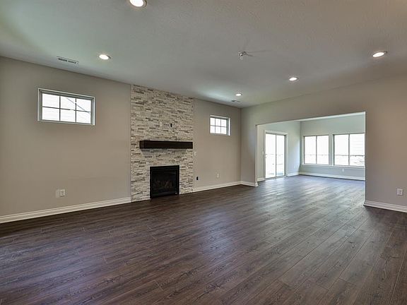4th image of 6679 Liberty Cir