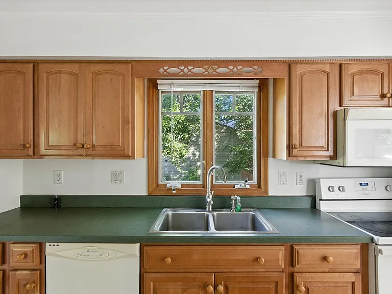 18 Maplewood Dr — Photo 18