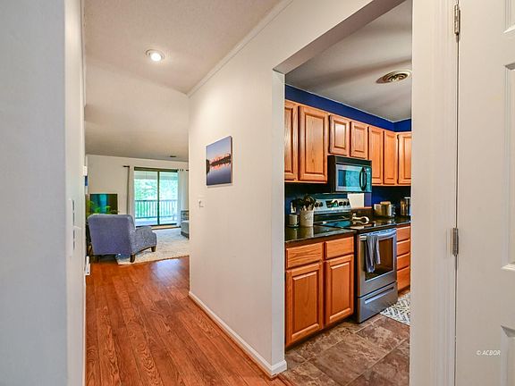 4th image of 7673 Woodmere Dr #27