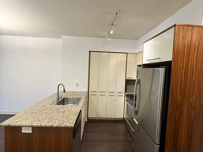1 Valhalla Inn Rd #307 — Photo 4