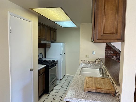 4th image of 2059 N Ave #3