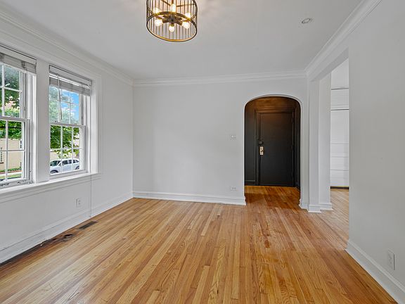 5th image of 3501 N Albany Ave APT G