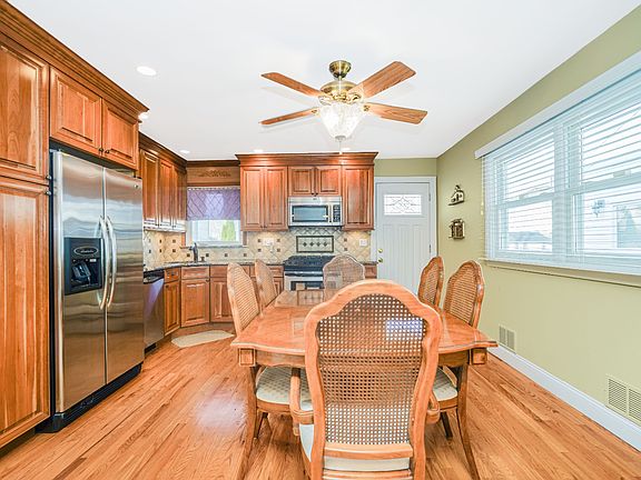 4th image of 175 Benton Ave