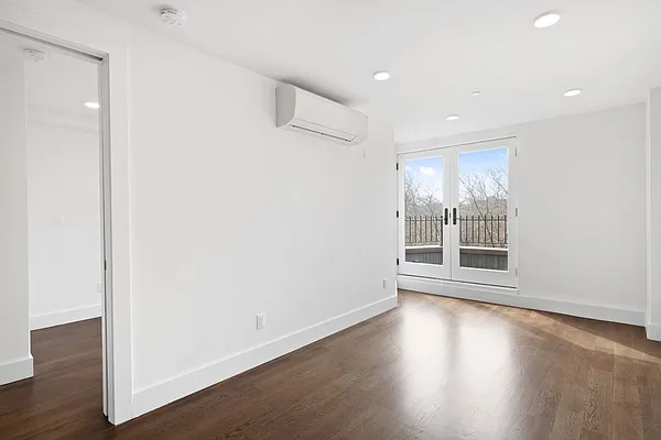 Rented by Compass | media 12