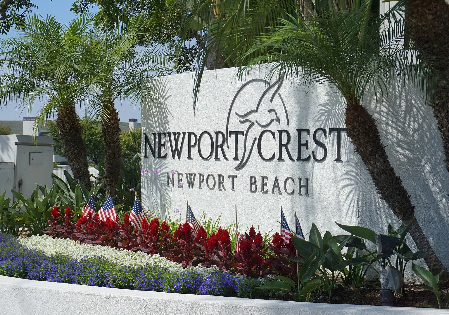 Wonderfully Upgraded 4 Bed 2.5 Bath Townhome Near Ocean in Newport Beach — Photo 2