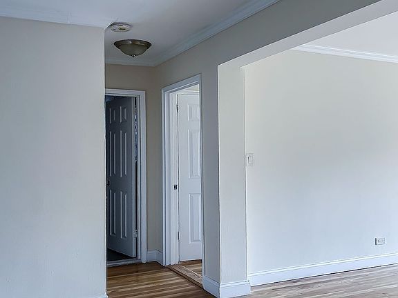5th image of 3206 Fairfield Ave APT 5J