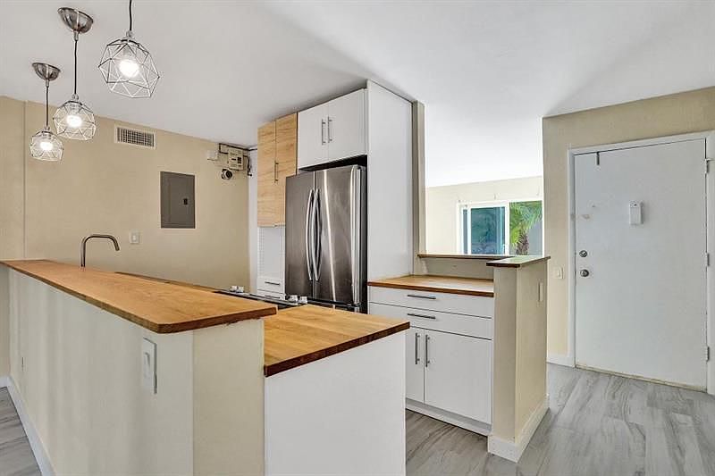 1st image of 5330 NE 6th Ave #B13