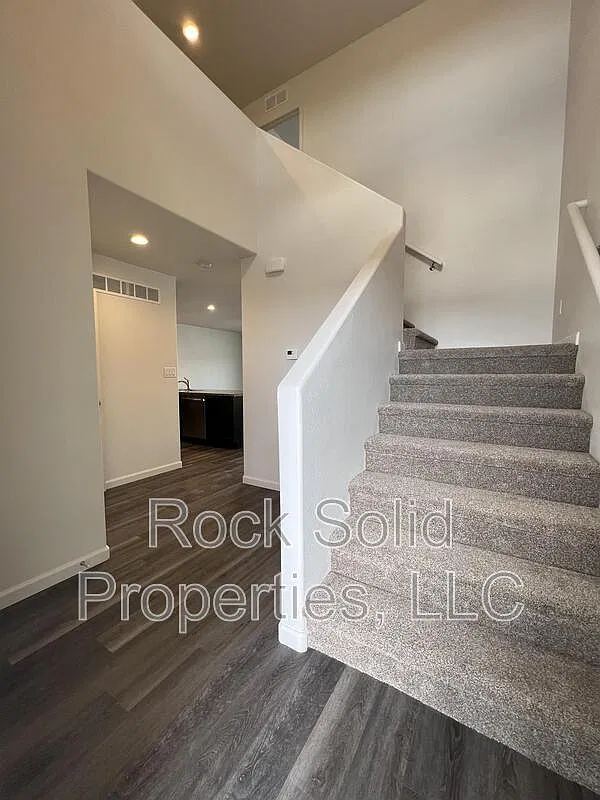 3 bed, 2.5 bath, 1568 sqft, $2,250 — Photo 2