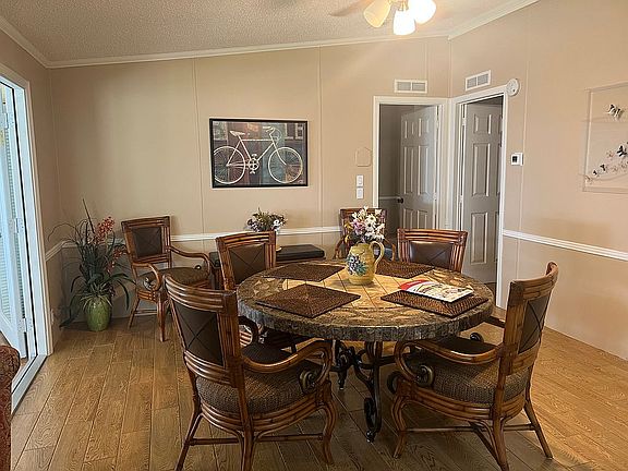 3rd image of 511 Nettlewood Ln