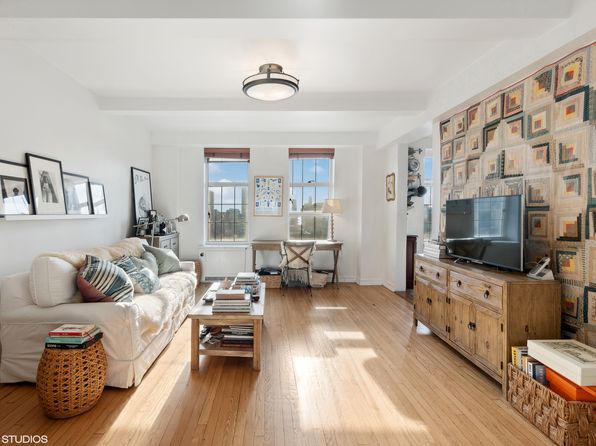 465 W 23rd St APT 15J