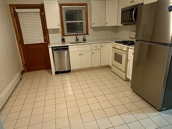 4th image of 114 Charger St Unit 1