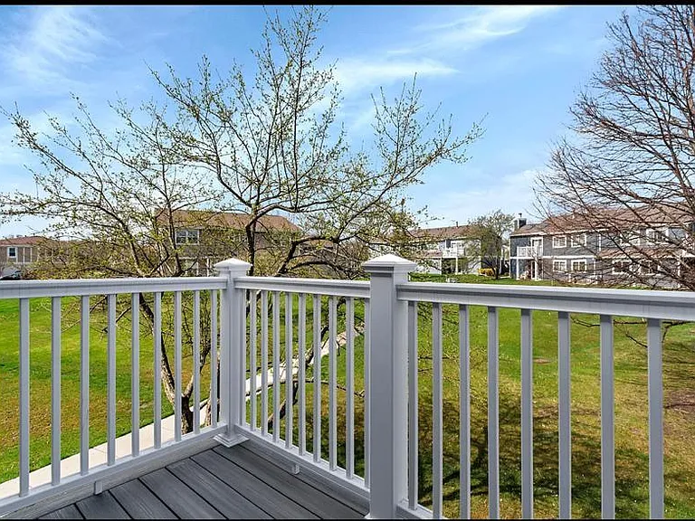 984 Westchester Cir — Photo 6
