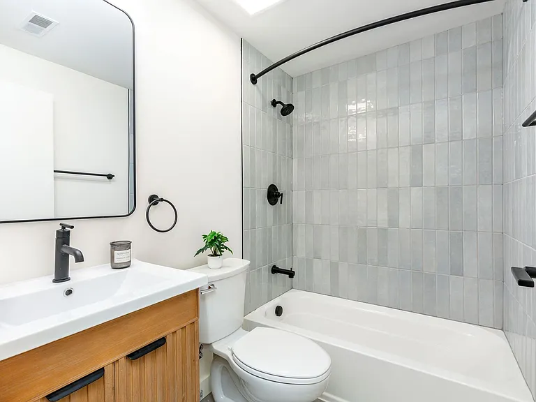 Carriage House — Photo 42