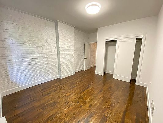 4th image of 74 Mac Dougal St APT 1