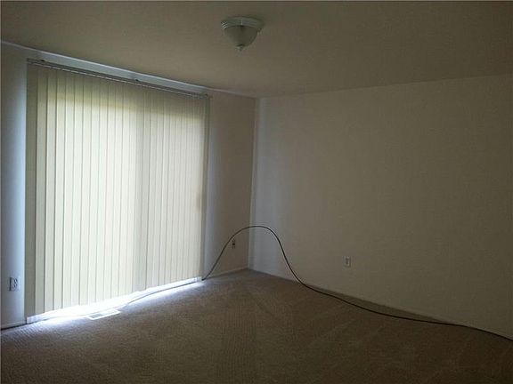5th image of 37116 Jefferson Ave